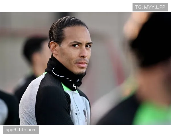 利物浦官方为范戴克举办纪念仪式,表彰其为球队出战300场